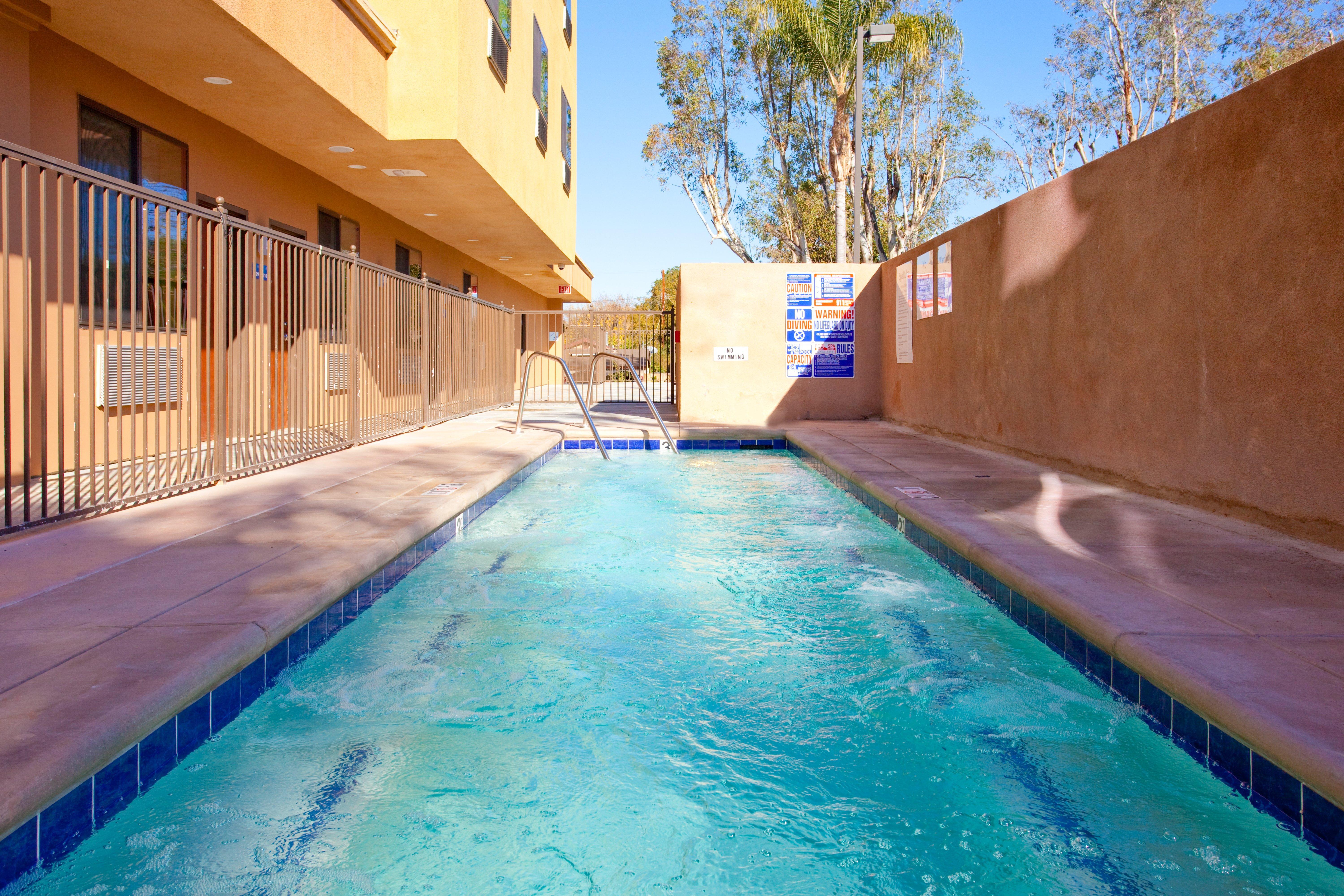 Holiday Inn Express Hotel & Suites Woodland Hills By Ihg Λος Άντζελες Εξωτερικό φωτογραφία